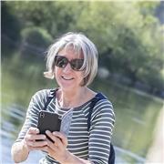 Je suis anglaise d’origine, habite en France depuis 25 ans. Aider enfants ou adultes en amélioration English 😊